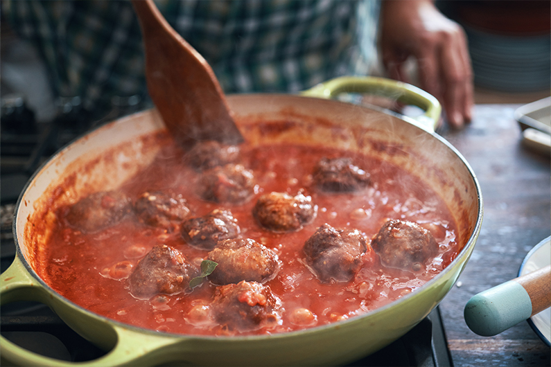 795w x 530h The Secrets of Pelion Cuisine VOL 06 Preparing Meatballs with Tomato Sauce